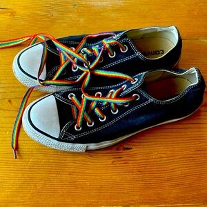 Converse size 9.5 women’s- added super cute rainbow laces. GUC
